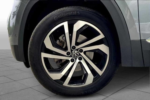 Photo of 2020 Platinum Gray Metallic Volkswagen Atlas Cross Sport