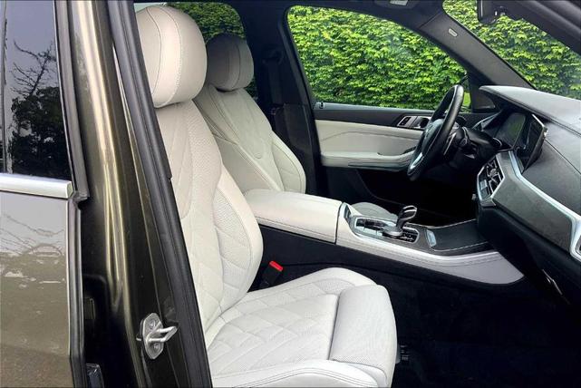 Photo of 2023 Manhattan Green Metallic BMW X5
