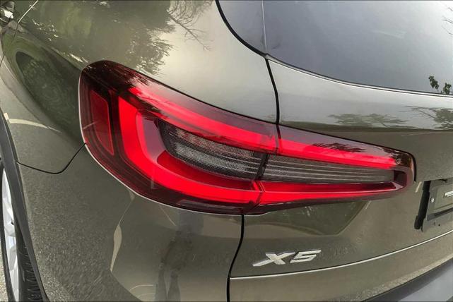 Photo of 2023 Manhattan Green Metallic BMW X5