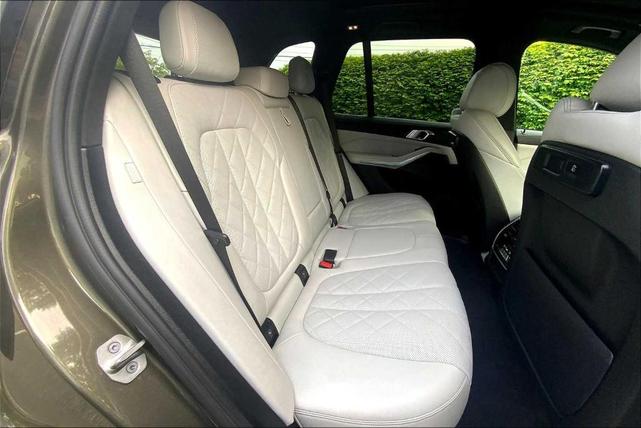 Photo of 2023 Manhattan Green Metallic BMW X5