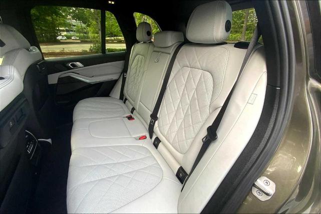 Photo of 2023 Manhattan Green Metallic BMW X5