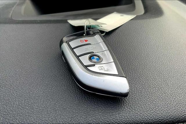 Photo of 2023 Manhattan Green Metallic BMW X5