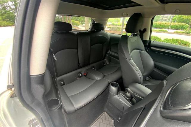 Photo of 2023 White Silver Metallic MINI Hardtop