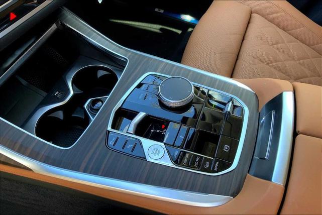 Photo of 2025 Alpine White BMW X7