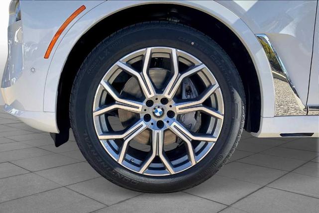 Photo of 2025 Alpine White BMW X7