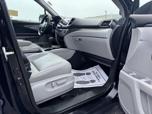 Photo of 2017 Black Honda Pilot