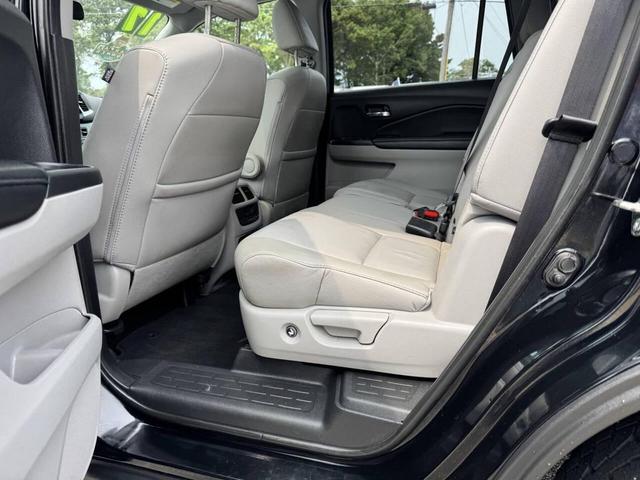 Photo of 2017 Black Honda Pilot