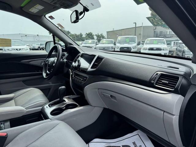 Photo of 2017 Black Honda Pilot
