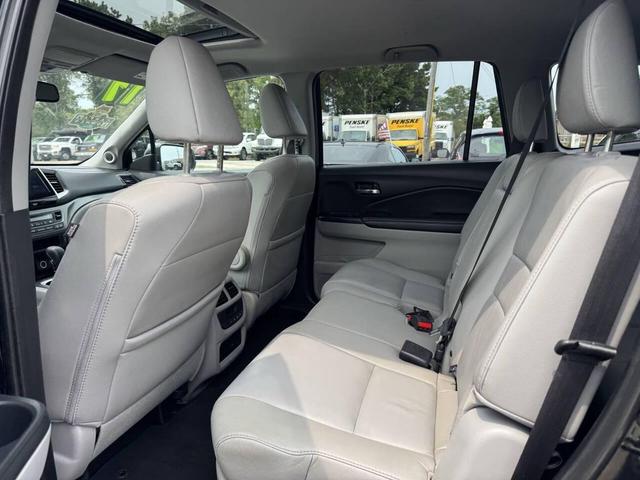 Photo of 2017 Black Honda Pilot