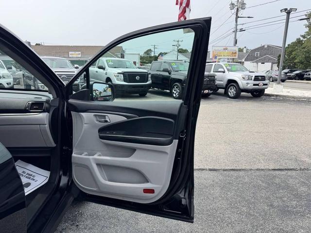 Photo of 2017 Black Honda Pilot