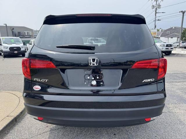 Photo of 2017 Black Honda Pilot