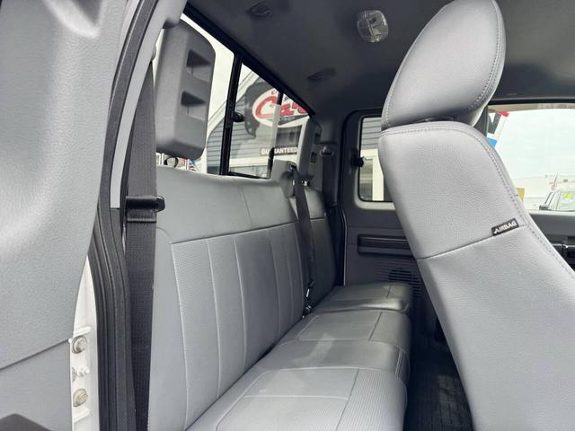 Photo of 2016 Oxford White Ford F-250