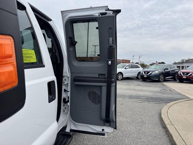 Photo of 2016 Oxford White Ford F-250