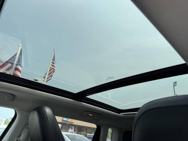 Photo of 2018 Diamond Black Crystal Pearlcoat Jeep Compass