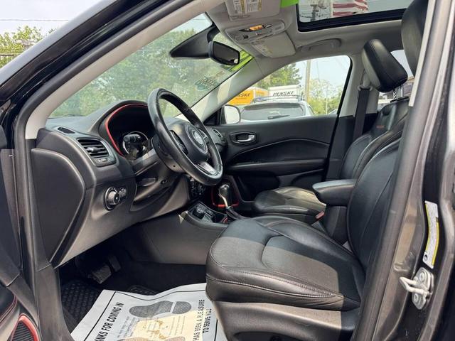 Photo of 2018 Diamond Black Crystal Pearlcoat Jeep Compass