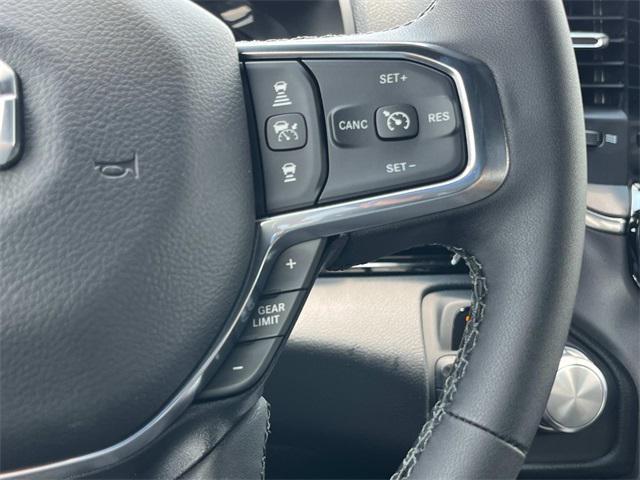 Photo of 2025 Diamond Black Crystal Pearlcoat RAM 1500