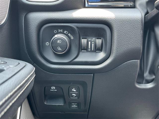 Photo of 2025 Diamond Black Crystal Pearlcoat RAM 1500