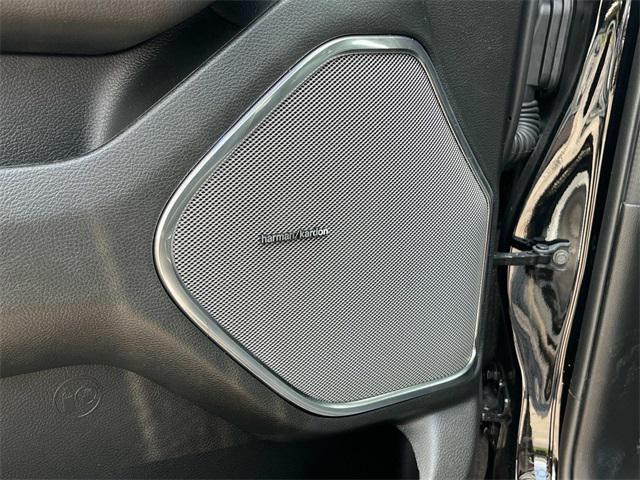 Photo of 2025 Diamond Black Crystal Pearlcoat RAM 1500