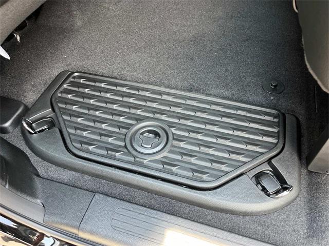 Photo of 2025 Diamond Black Crystal Pearlcoat RAM 1500