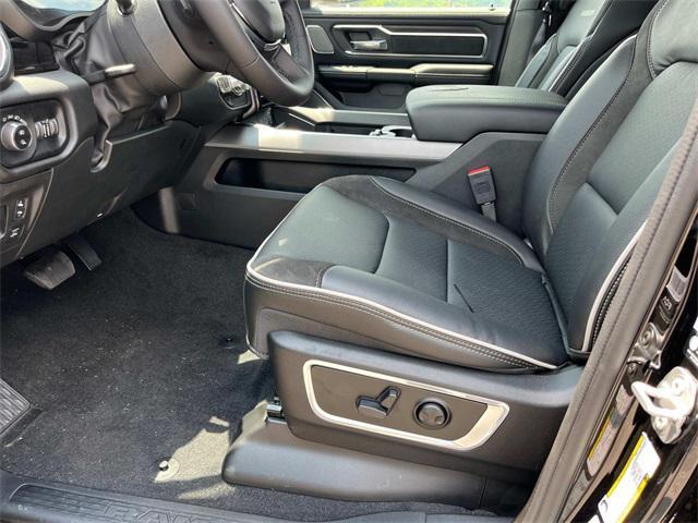 Photo of 2025 Diamond Black Crystal Pearlcoat RAM 1500