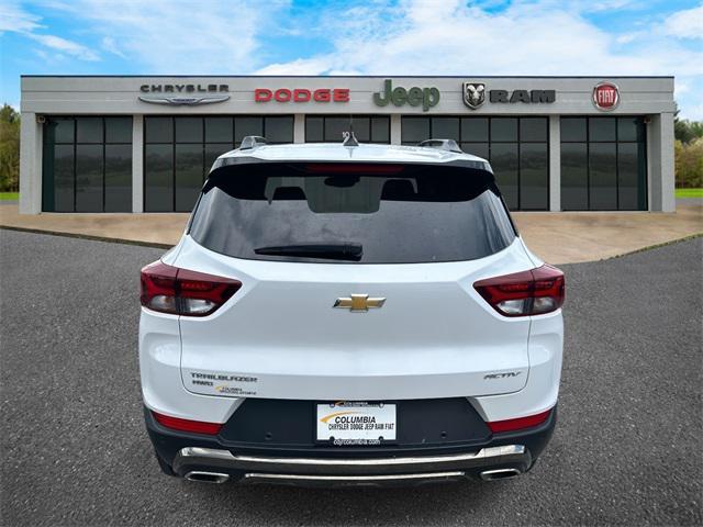 Photo of 2023 Iridescent Pearl Tricoat Chevrolet Trailblazer