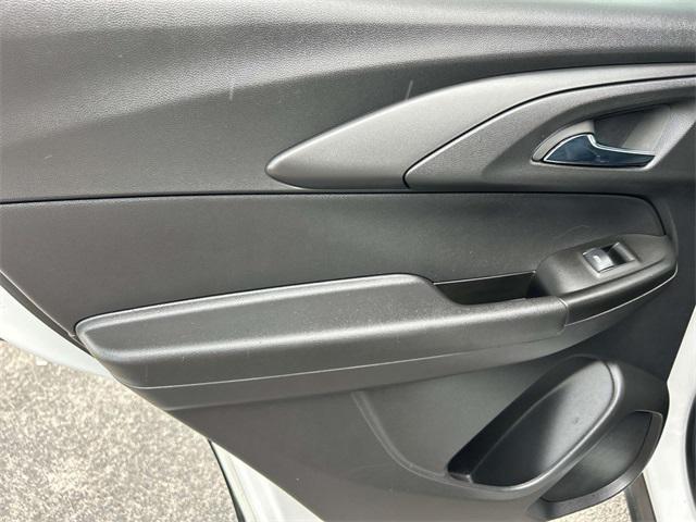 Photo of 2023 Iridescent Pearl Tricoat Chevrolet Trailblazer