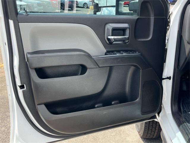 Photo of 2016 Summit White Chevrolet Silverado 3500