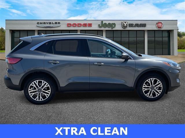 Photo of 2022 Carbonized Gray Metallic Ford Escape