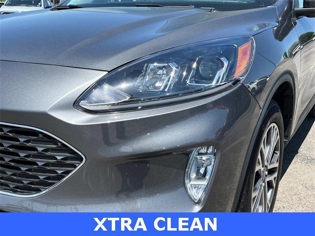 Photo of 2022 Carbonized Gray Metallic Ford Escape