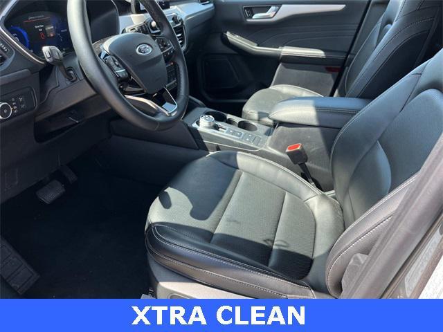 Photo of 2022 Carbonized Gray Metallic Ford Escape