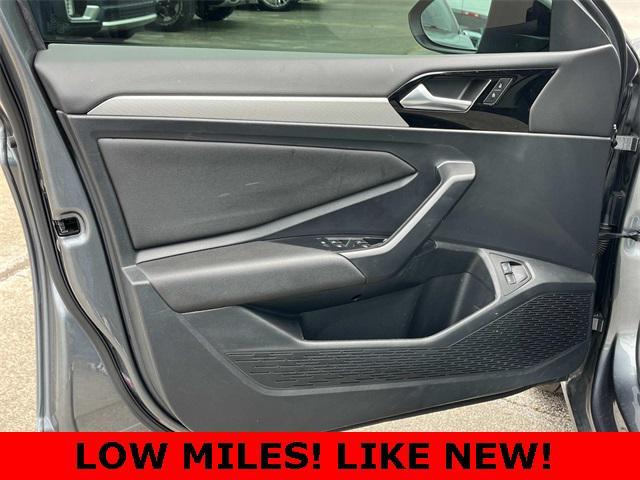Photo of 2021 Platinum Gray Metallic Volkswagen Jetta