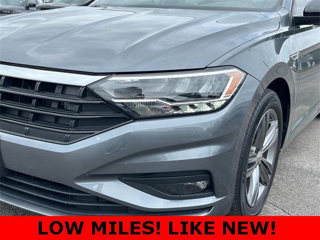 Photo of 2021 Platinum Gray Metallic Volkswagen Jetta