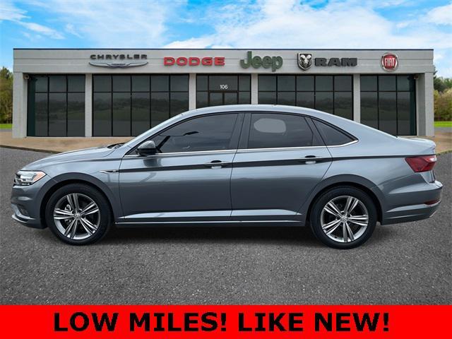 Photo of 2021 Platinum Gray Metallic Volkswagen Jetta