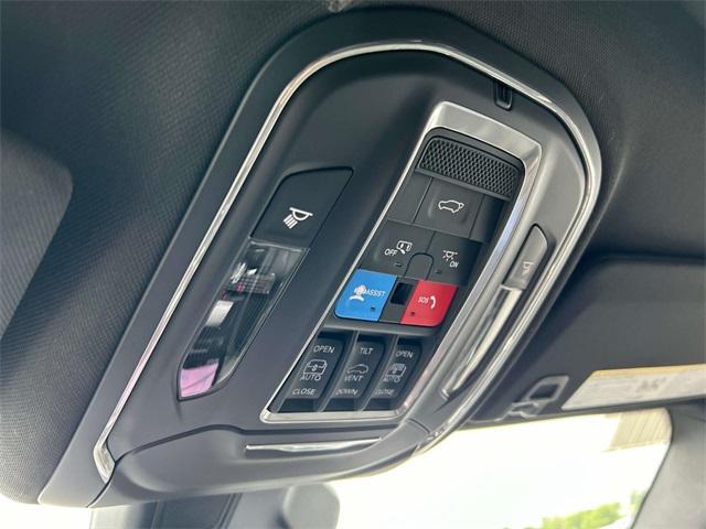 Photo of 2025 Baltic Gray Metallic Clearcoat Jeep Grand Cherokee L