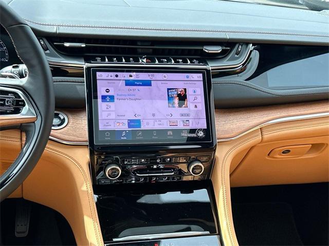 Photo of 2025 Silver Zynith Jeep Grand Cherokee L