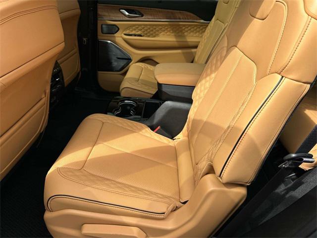 Photo of 2025 Silver Zynith Jeep Grand Cherokee L