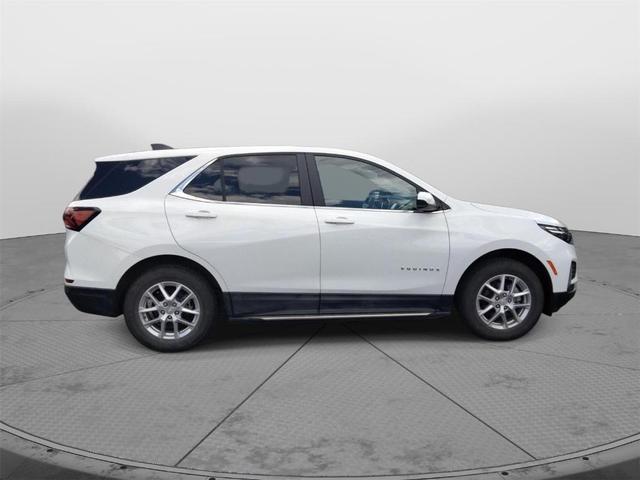 Photo of 2023 Summit White Chevrolet Equinox