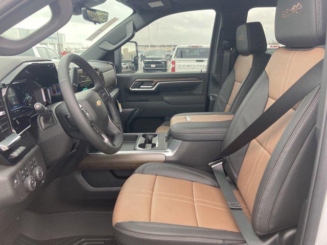 Photo of 2025 Iridescent Pearl Tricoat Chevrolet Silverado 3500