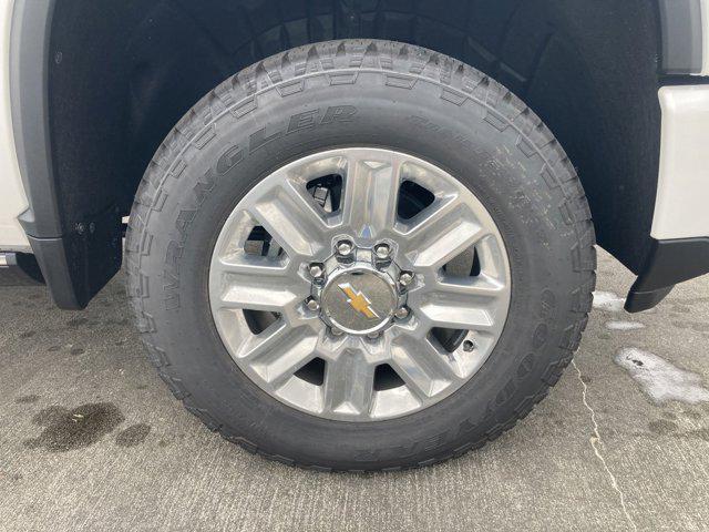 Photo of 2025 Iridescent Pearl Tricoat Chevrolet Silverado 3500