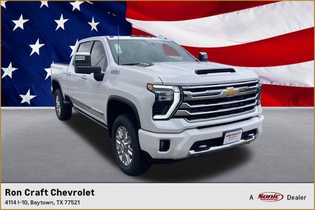 Photo of 2025 Iridescent Pearl Tricoat Chevrolet Silverado 3500