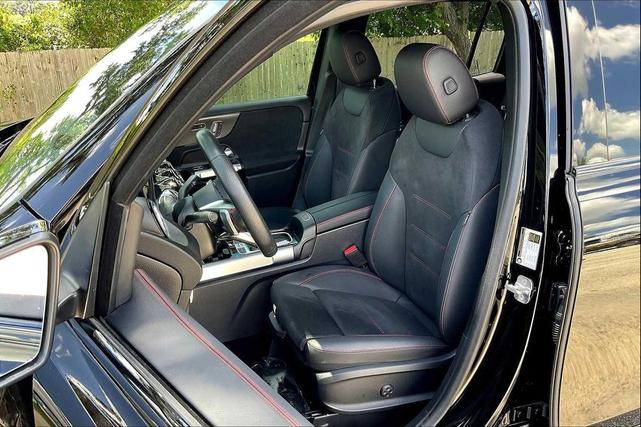 Photo of 2024 Night Black Mercedes-Benz GLB 250