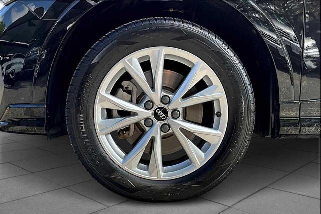 Photo of 2022 Mythos Black Metallic Audi Q3