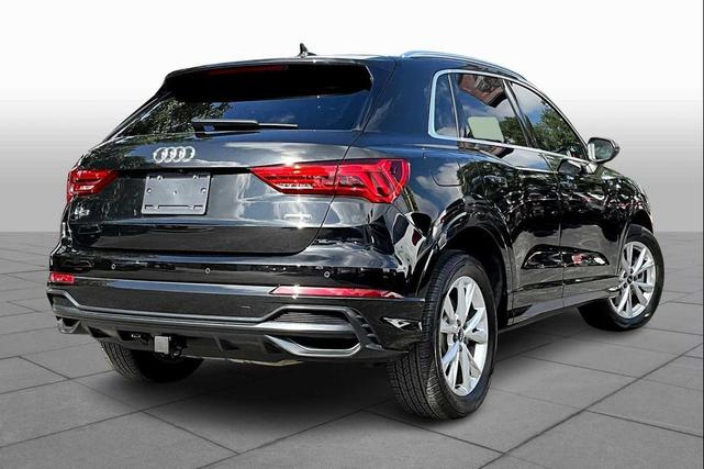 Photo of 2022 Mythos Black Metallic Audi Q3