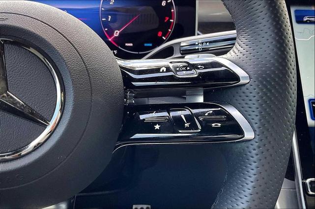 Photo of 2025 Polar White Mercedes-Benz GLC 300