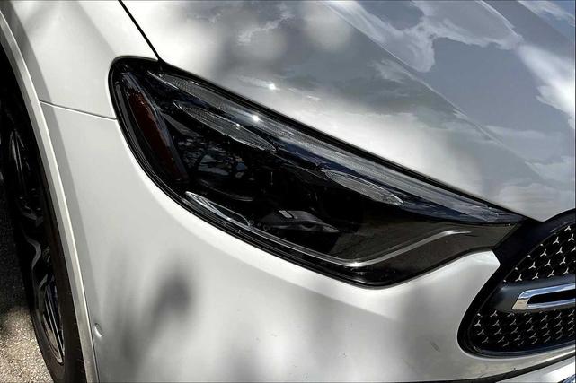 Photo of 2025 Polar White Mercedes-Benz GLC 300