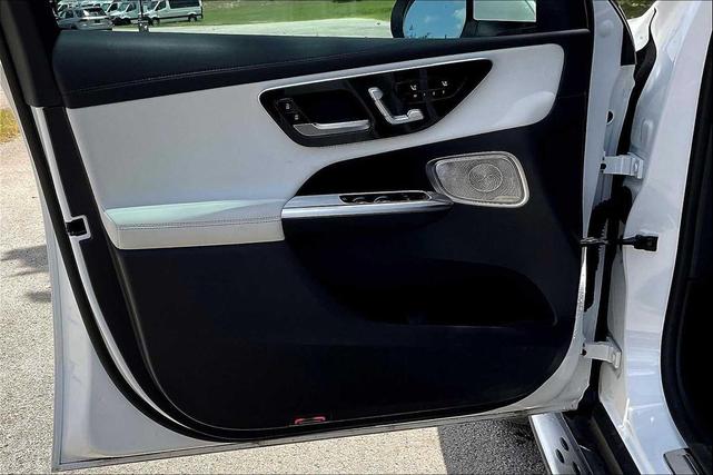 Photo of 2025 Polar White Mercedes-Benz GLC 300
