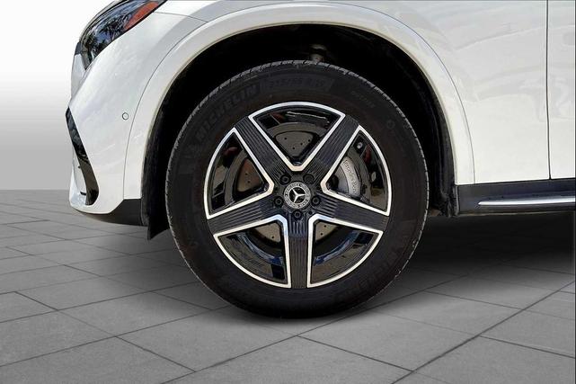 Photo of 2025 Polar White Mercedes-Benz GLC 300