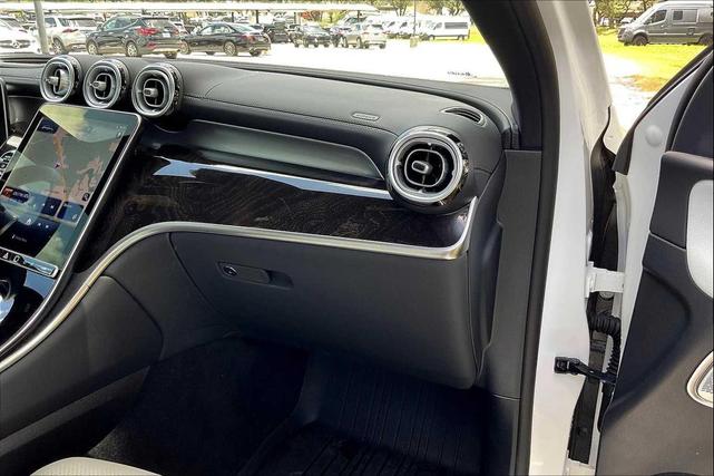Photo of 2025 Polar White Mercedes-Benz GLC 300