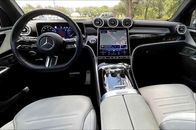 Photo of 2025 Polar White Mercedes-Benz GLC 300