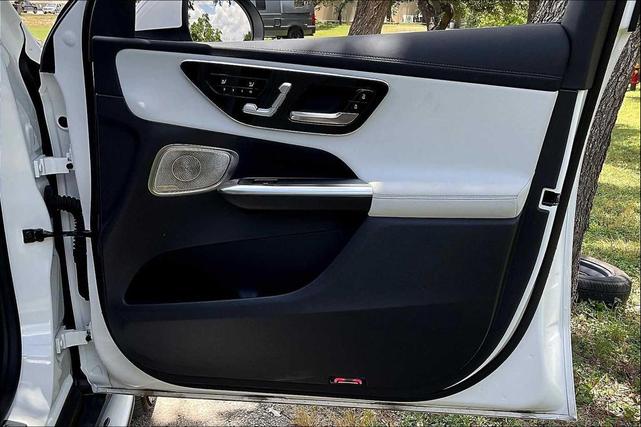 Photo of 2025 Polar White Mercedes-Benz GLC 300